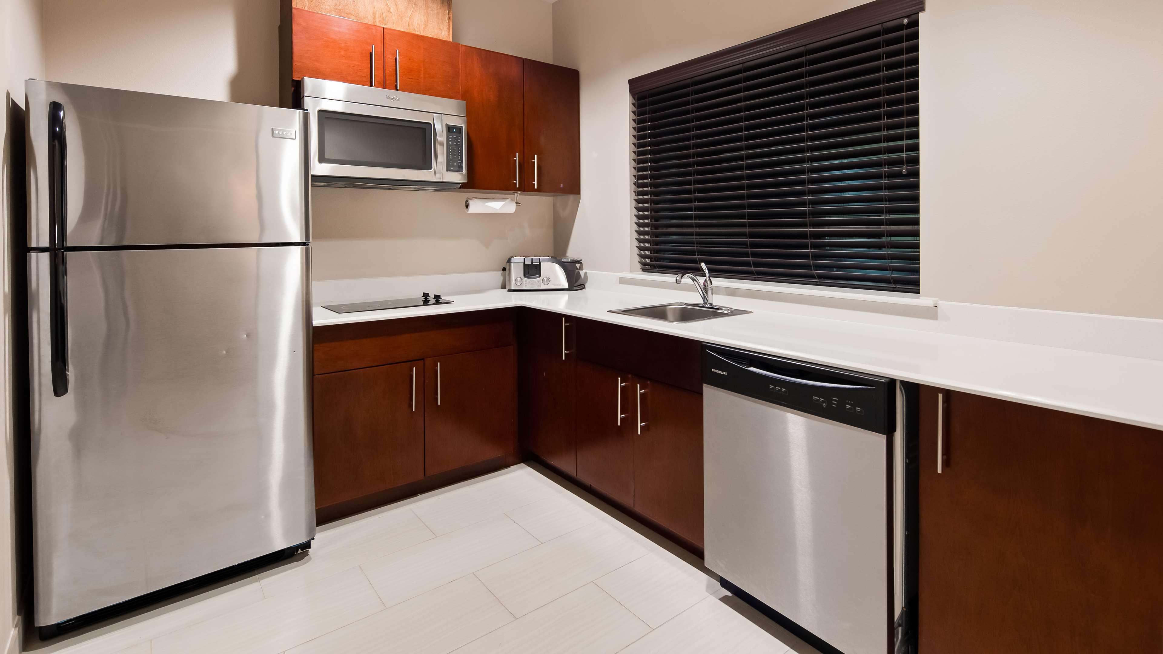 Best Western Plus Spring Inn & Suites Exterior foto